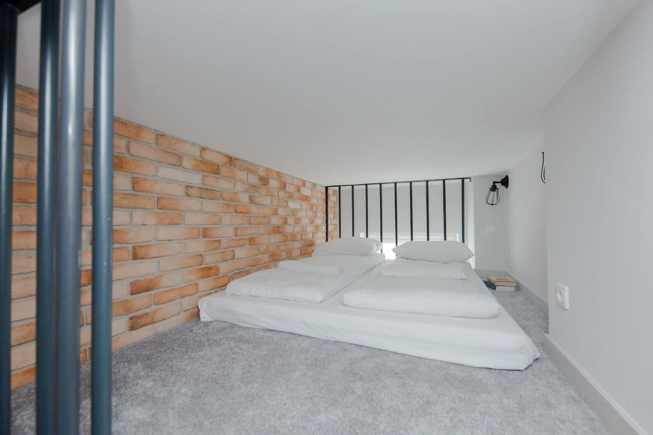4 Eco Apart Chateau Jagiellonska 22 Warszawa Old Town Exterior photo
